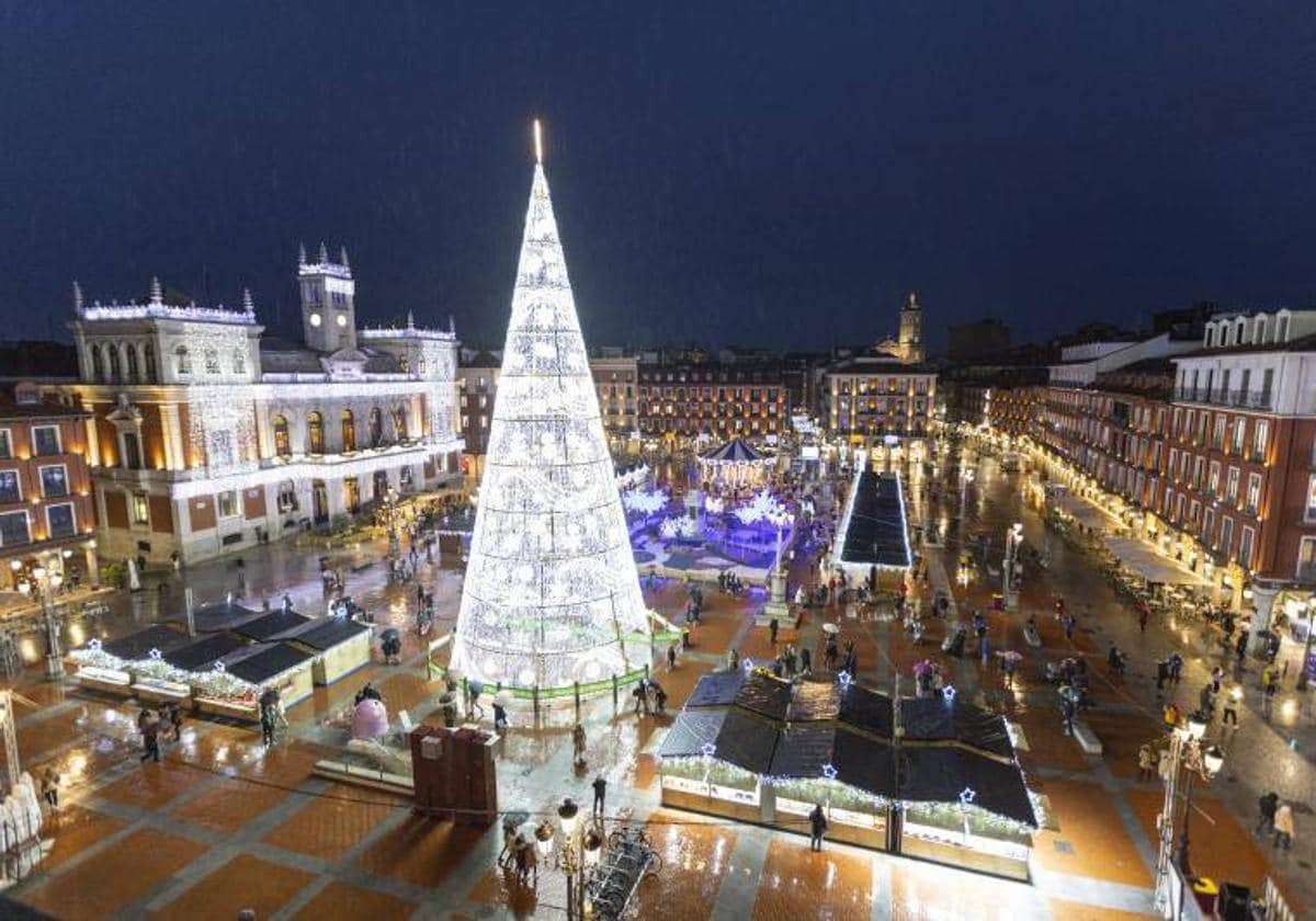 Plaza Mayor de Valladolid, con el mercado navideño, en años anteriores. A. Mingueza
